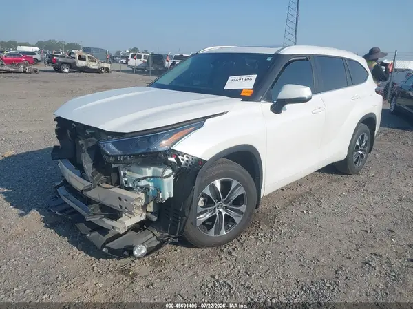 5TDKDRAH1RS536908 2024 TOYOTA HIGHLANDER - Image 2