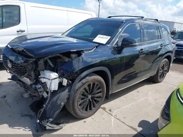 5TDKDRAH1RS537685 2024 TOYOTA HIGHLANDER - Image 2