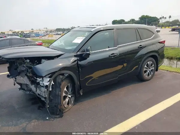 5TDKDRAH1RS537718 2024 TOYOTA HIGHLANDER - Image 2