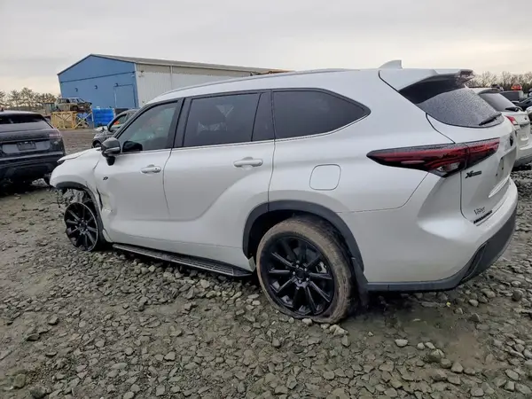 5TDKDRAH1RS541087 2024 TOYOTA HIGHLANDER - Image 2