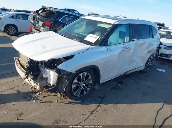 5TDKDRAH1RS542854 2024 TOYOTA HIGHLANDER - Image 2