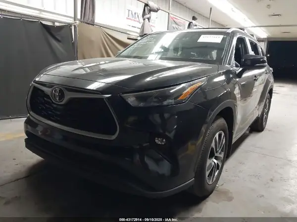5TDKDRAH1RS544569 2024 TOYOTA HIGHLANDER - Image 2