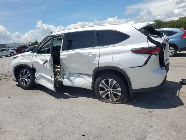 5TDKDRAH1RS547326 2024 TOYOTA HIGHLANDER - Image 2