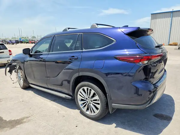 5TDKDRAH1RS549478 2024 TOYOTA HIGHLANDER - Image 2