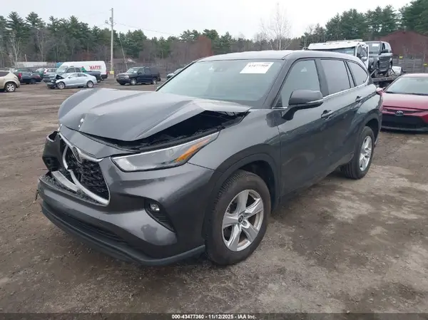5TDKDRAH1SS551429 2025 TOYOTA HIGHLANDER - Image 2