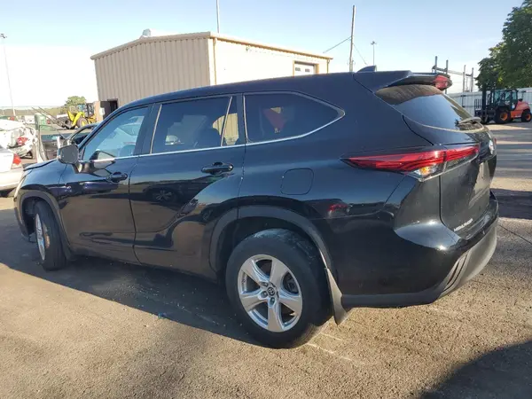 5TDKDRAH2PS011465 2023 TOYOTA HIGHLANDER - Image 2