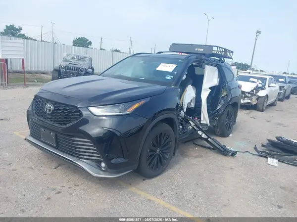 5TDKDRAH2PS016875 2023 TOYOTA HIGHLANDER - Image 2
