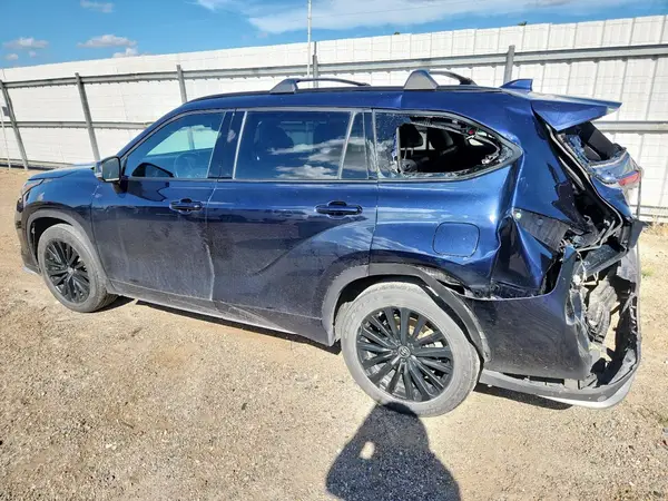 5TDKDRAH2PS021168 2023 TOYOTA HIGHLANDER - Image 2