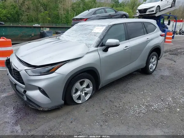 5TDKDRAH2PS026502 2023 TOYOTA HIGHLANDER - Image 2
