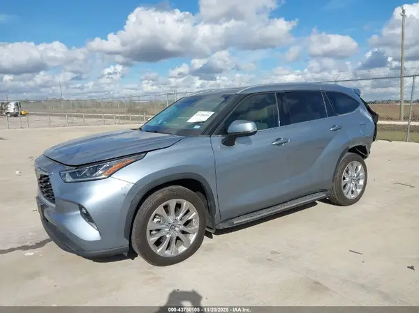 5TDKDRAH2PS027794 2023 TOYOTA HIGHLANDER - Image 2