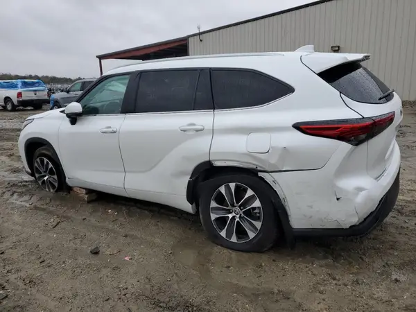 5TDKDRAH2PS028508 2023 TOYOTA HIGHLANDER - Image 2