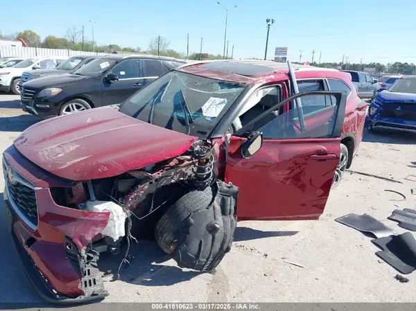 5TDKDRAH2PS035765 2023 TOYOTA HIGHLANDER - Image 2
