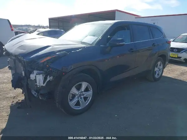 5TDKDRAH2PS038827 2023 TOYOTA HIGHLANDER - Image 2
