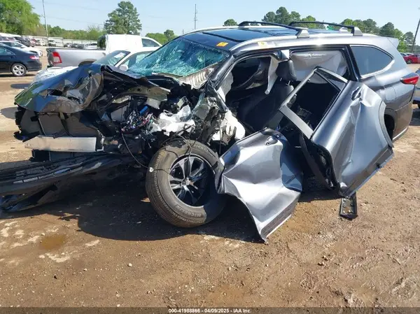 5TDKDRAH2PS045857 2023 TOYOTA HIGHLANDER - Image 2