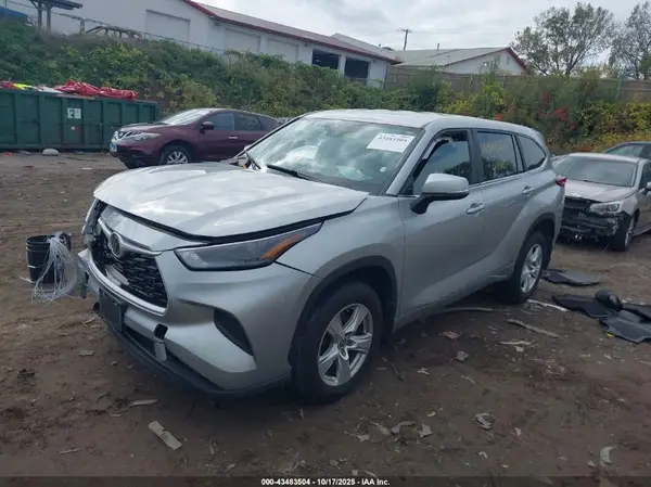 5TDKDRAH2PS500044 2023 TOYOTA HIGHLANDER - Image 2