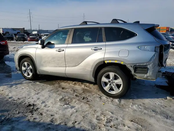 5TDKDRAH2PS500433 2023 TOYOTA HIGHLANDER - Image 2