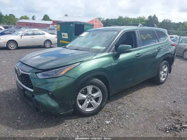 5TDKDRAH2PS500738 2023 TOYOTA HIGHLANDER - Image 2