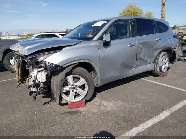 5TDKDRAH2PS502070 2023 TOYOTA HIGHLANDER - Image 2