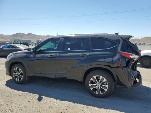 5TDKDRAH2PS502621 2023 TOYOTA HIGHLANDER - Image 2