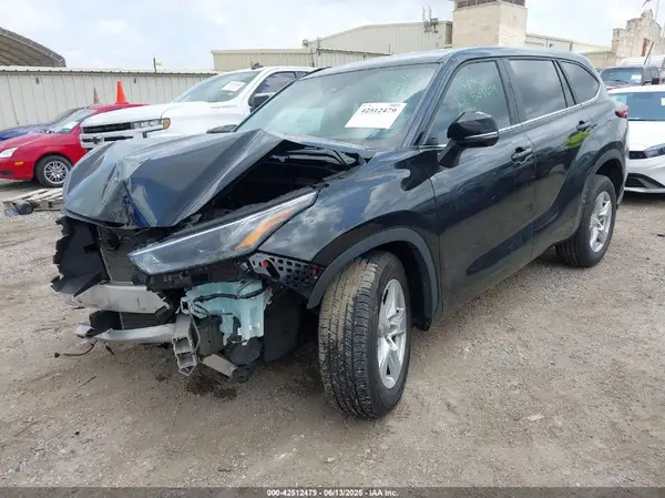 5TDKDRAH2PS509679 2023 TOYOTA HIGHLANDER - Image 2