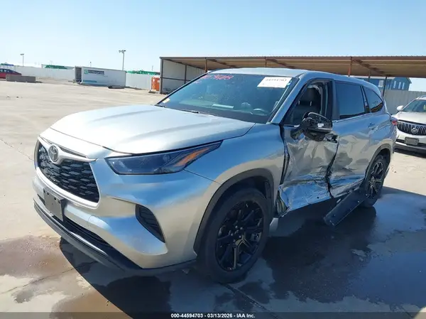 5TDKDRAH2PS513019 2023 TOYOTA HIGHLANDER - Image 2