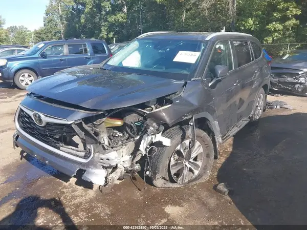 5TDKDRAH2PS517474 2023 TOYOTA HIGHLANDER - Image 2