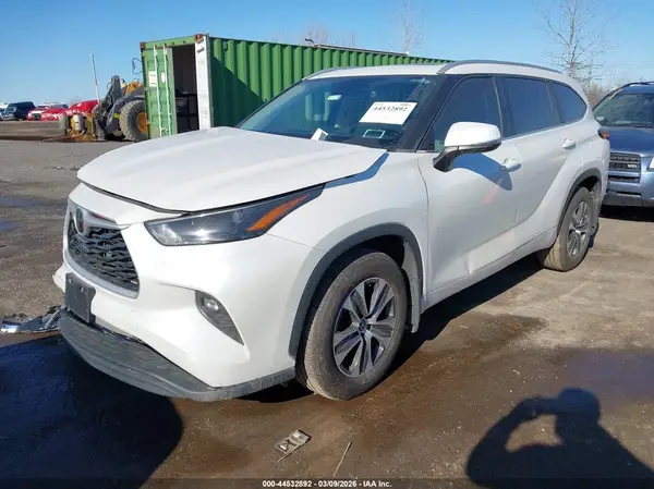 5TDKDRAH2PS519418 2023 TOYOTA HIGHLANDER - Image 2