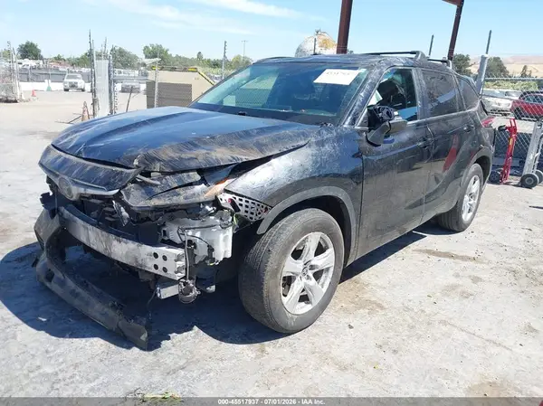 5TDKDRAH2PS521749 2023 TOYOTA HIGHLANDER - Image 2