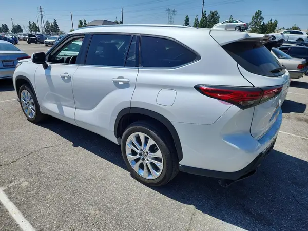 5TDKDRAH2PS522822 2023 TOYOTA HIGHLANDER - Image 2