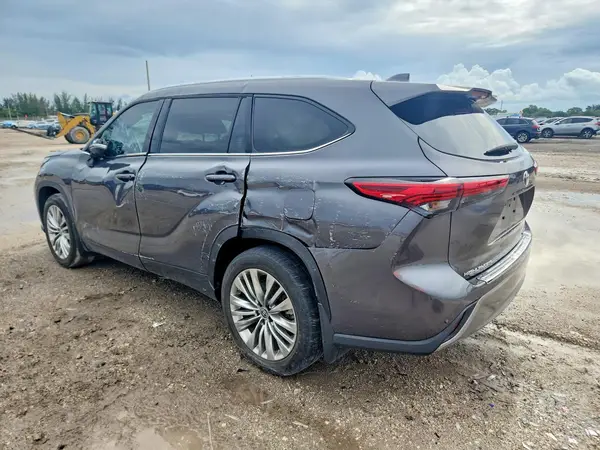 5TDKDRAH2PS524148 2023 TOYOTA HIGHLANDER - Image 2