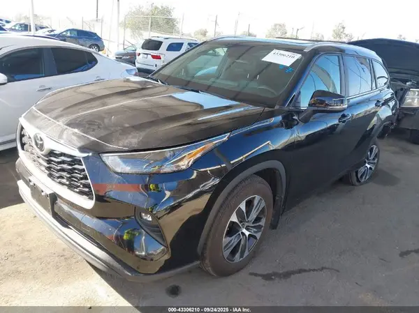 5TDKDRAH2RS052150 2024 TOYOTA HIGHLANDER - Image 2