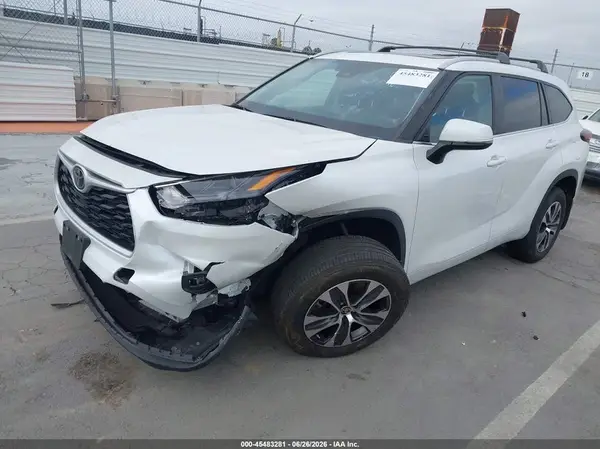 5TDKDRAH2RS053430 2024 TOYOTA HIGHLANDER - Image 2