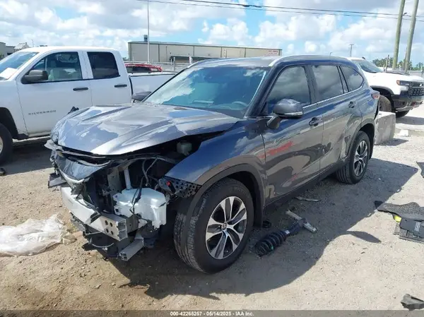 5TDKDRAH2RS528168 2024 TOYOTA HIGHLANDER - Image 2