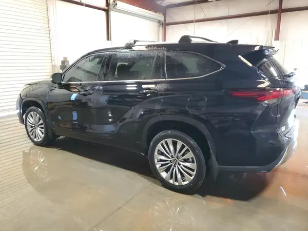 5TDKDRAH2RS529157 2024 TOYOTA HIGHLANDER - Image 2