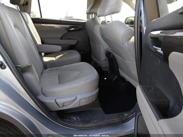 5TDKDRAH2RS532530 2024 TOYOTA HIGHLANDER - Image 8