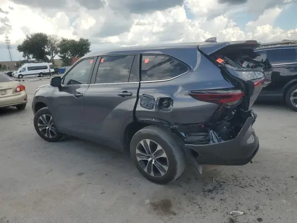 5TDKDRAH2RS535282 2024 TOYOTA HIGHLANDER - Image 2