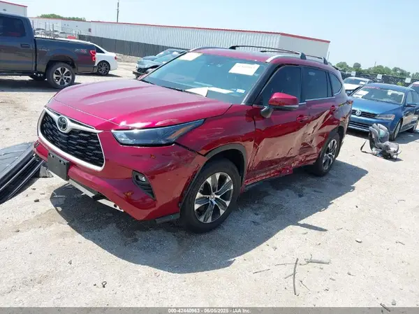 5TDKDRAH2RS542040 2024 TOYOTA HIGHLANDER - Image 2