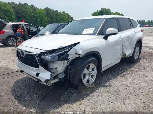 5TDKDRAH2RS542829 2024 TOYOTA HIGHLANDER - Image 2