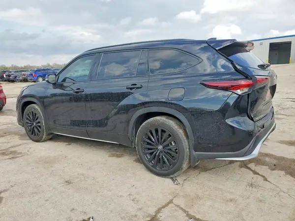 5TDKDRAH2RS543611 2024 TOYOTA HIGHLANDER - Image 2