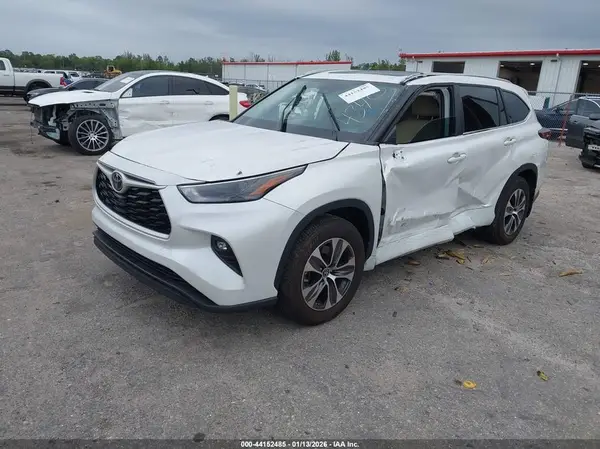 5TDKDRAH2RS544340 2024 TOYOTA HIGHLANDER - Image 2