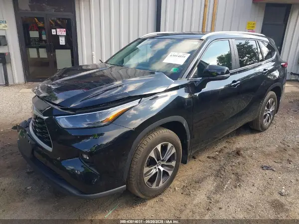 5TDKDRAH3PS011930 2023 TOYOTA HIGHLANDER - Image 2