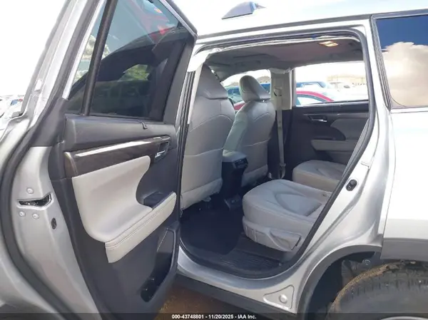 5TDKDRAH3PS012172 2023 TOYOTA HIGHLANDER - Image 8