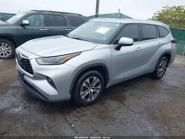 5TDKDRAH3PS015685 2023 TOYOTA HIGHLANDER - Image 2