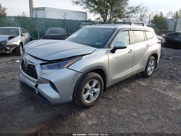 5TDKDRAH3PS019476 2023 TOYOTA HIGHLANDER - Image 2