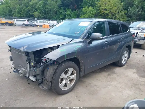 5TDKDRAH3PS020062 2023 TOYOTA HIGHLANDER - Image 2
