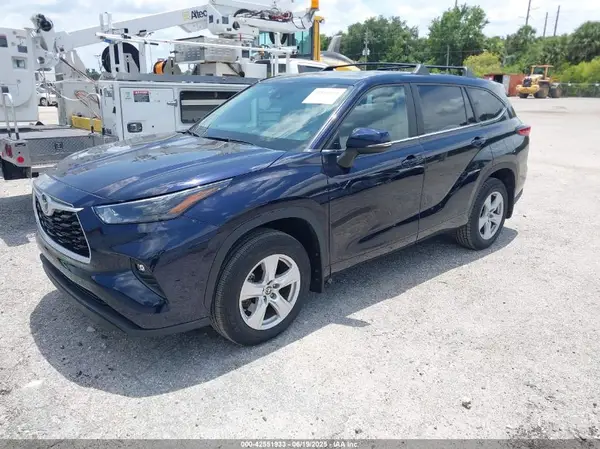 5TDKDRAH3PS020742 2023 TOYOTA HIGHLANDER - Image 2