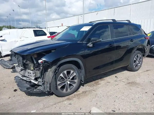 5TDKDRAH3PS022880 2023 TOYOTA HIGHLANDER - Image 2
