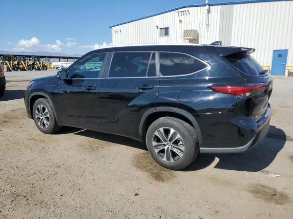 5TDKDRAH3PS023141 2023 TOYOTA HIGHLANDER - Image 2
