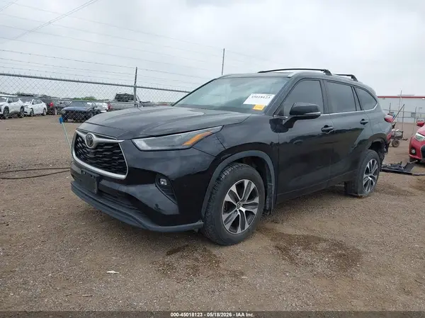 5TDKDRAH3PS023835 2023 TOYOTA HIGHLANDER - Image 2