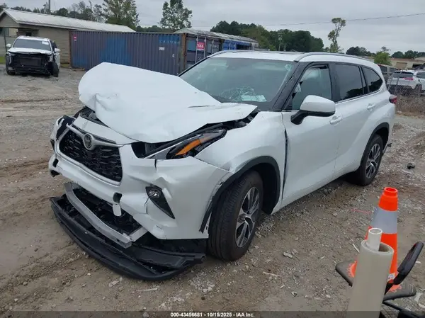5TDKDRAH3PS025228 2023 TOYOTA HIGHLANDER - Image 2